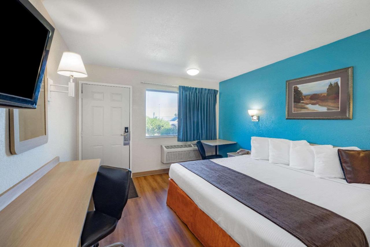 Travelodge By Wyndham Miles Hotel