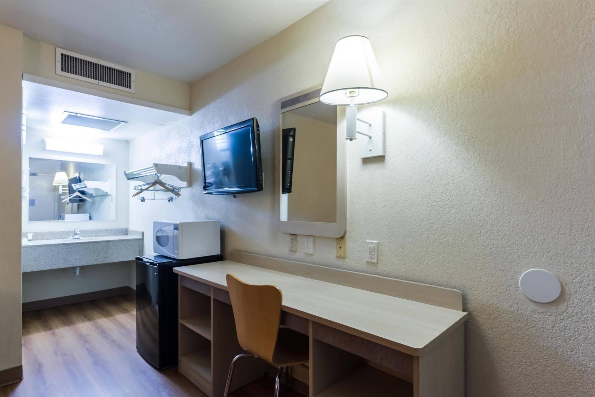 Travelodge By Wyndham Miles 2*