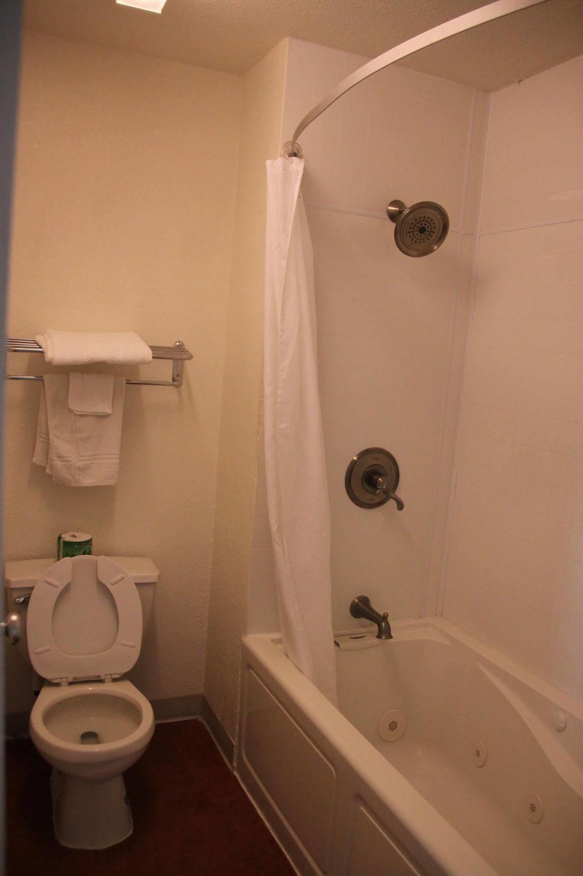 Travelodge By Wyndham Hotel 2*